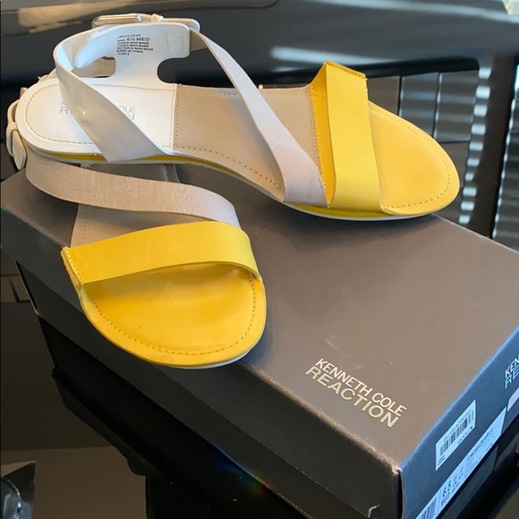 KENNETH COLE Flat Sandals - Picture 2 of 5